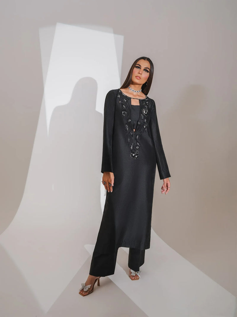 best pakistani women cloths to wear by khakaa